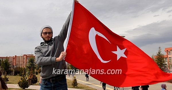 Öğrenciler şehitler için yürüdü