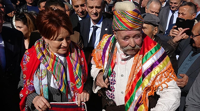 Genel Başkan Meral Akşener esnaflarla bir araya geldi