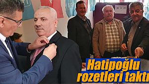 Hatipoğlu rozetleri taktı