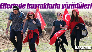 Kadınlar ellerinde bayraklarla yürüdü