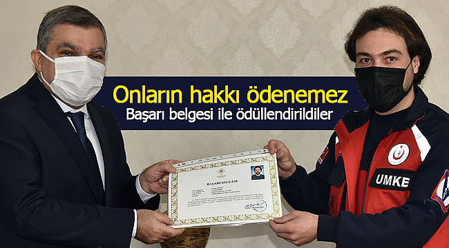 Sağlık çalışanları başarı belgesi ile ödüllendirildi