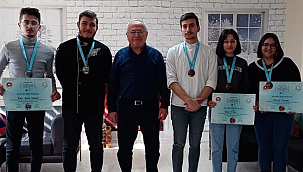 Öğrenciler üniversiteye ödülle döndü