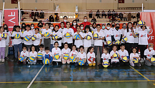 Karaman'da fabrika voleybol açıldı