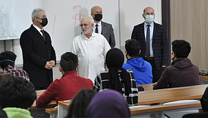 Kurşun'dan tıbbiyelilere ziyaret