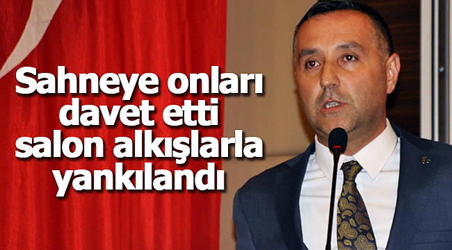 Sahneye onları davet etti salon alkışlarla yankılandı