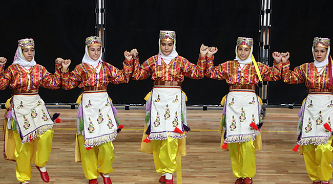 Karaman'da halk oyunları coşkusu yaşandı