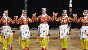 Karaman'da halk oyunları coşkusu yaşandı