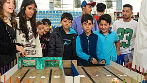 Öğretmen adayları yaratıcılıklarını sergiledi