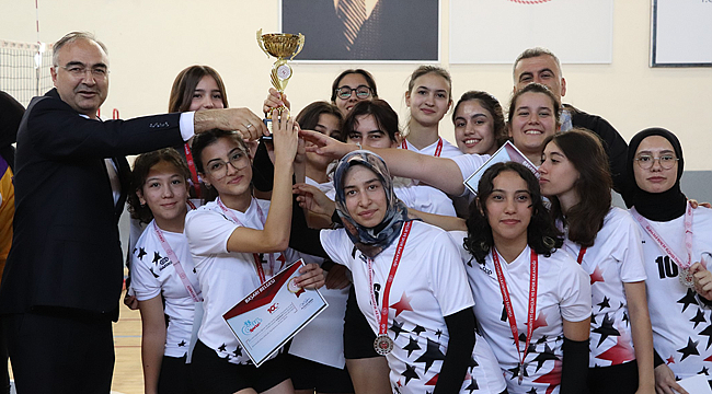 Okul sporları voleybolda şampiyonlar belli oldu