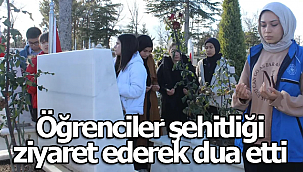 Öğrenciler şehitliği ziyaret ederek dua etti