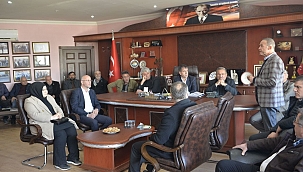 Akgün; "belediye borç batağındayken promosyon israfı yapıyor"