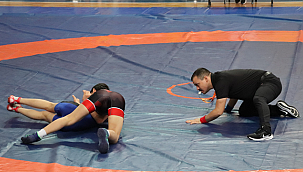 Yıldızlar güreş grup müsabakalarında heyecan başladı