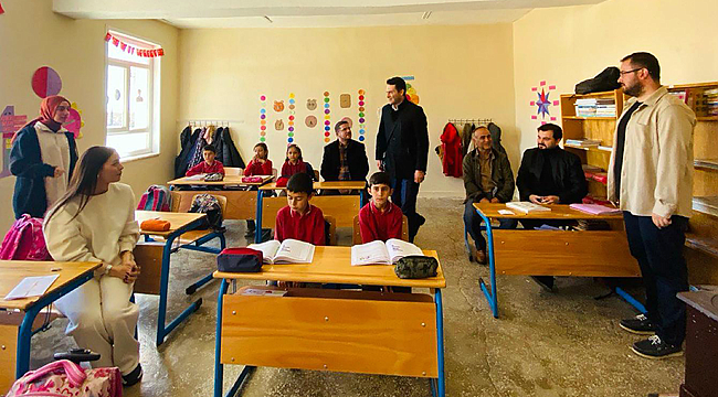 KMÜ öğrencilerinden köy okuluna bağış