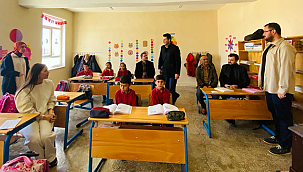 KMÜ öğrencilerinden köy okuluna bağış