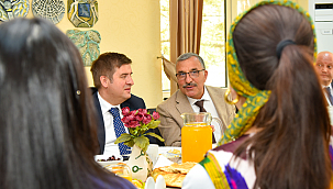 'Bahar Bilim Kampı'na katılan öğrencilerle buluştular