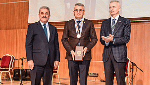 Bilim adamlarına üstün hizmet madalyası